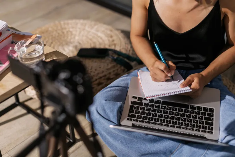 Behind the Scenes Is Still a Performance: How Creator Transparency Culture Is Quietly Wrecking Your Confidence